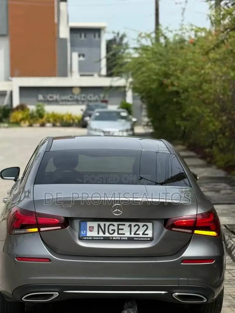 Mercedes-Benz 220 2022 Gray
