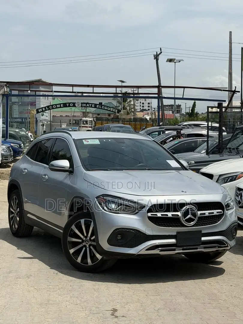 Mercedes-Benz GLA-Class 2022 Silver