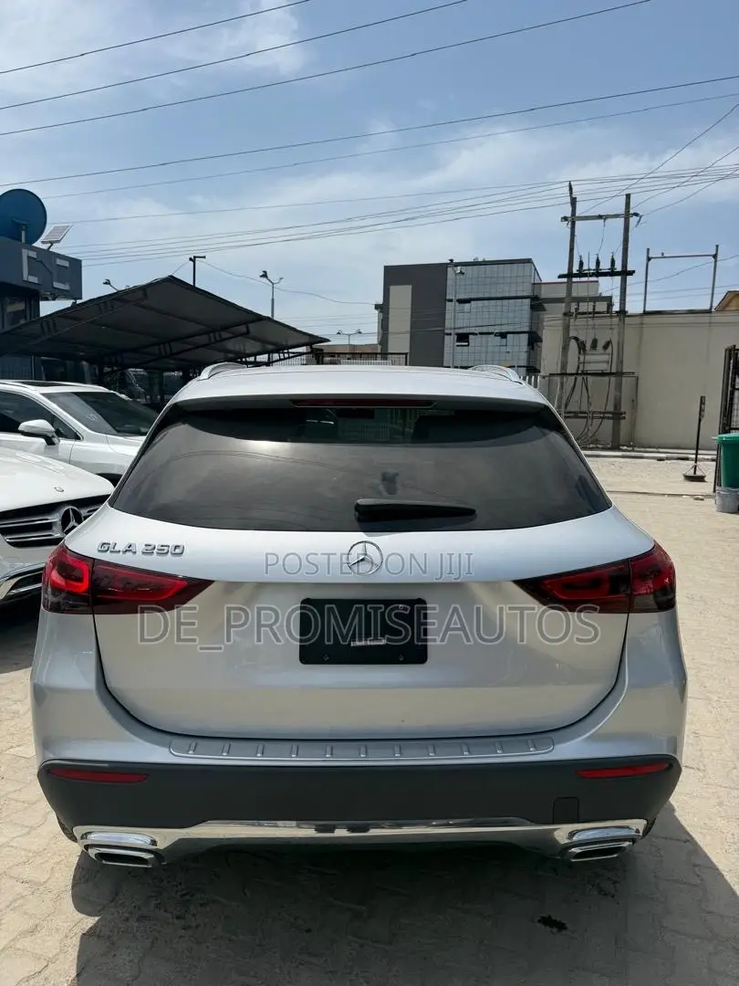 Mercedes-Benz GLA-Class 2022 Silver
