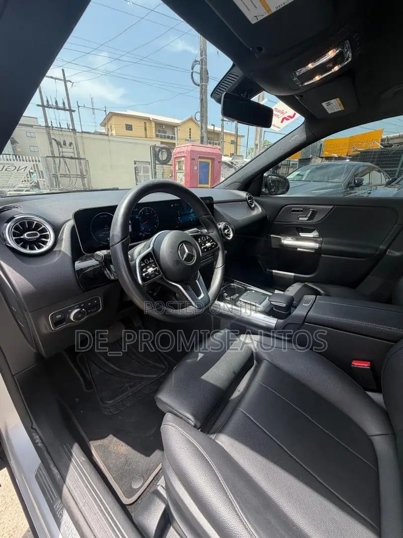 Mercedes-Benz GLA-Class 2022 Silver