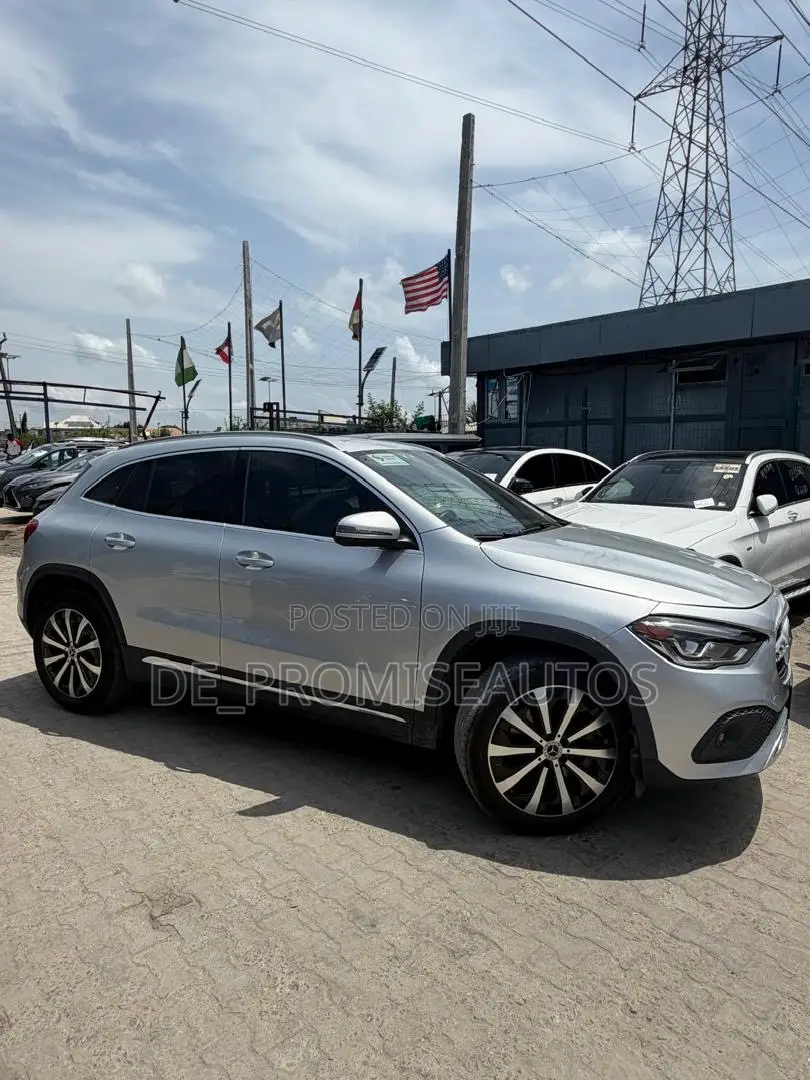 Mercedes-Benz GLA-Class 2022 Silver
