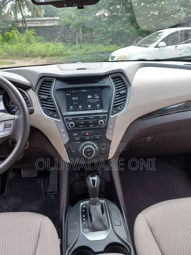Hyundai Santa Fe 2017 Black