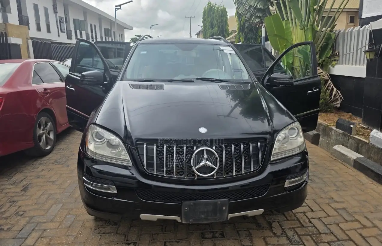 Mercedes-Benz 200 2008 Black