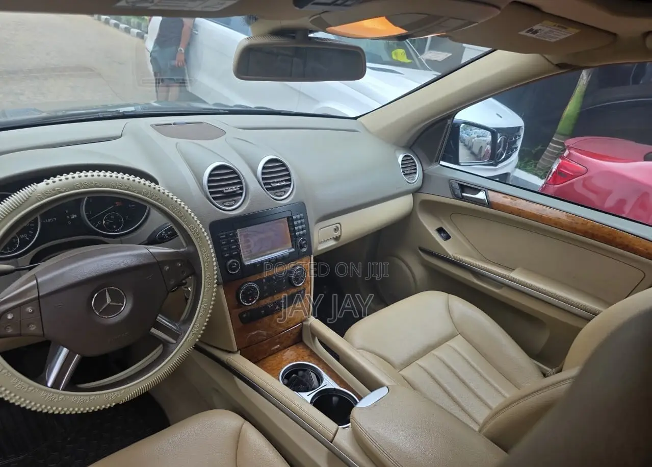 Mercedes-Benz 200 2008 Black