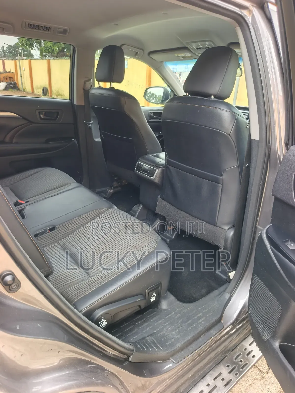 Toyota Highlander LE Plus 4x4 V6 (3.5L 6cyl 8A) 2018 Gray