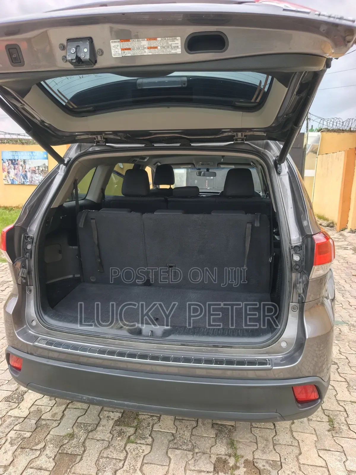 Toyota Highlander LE Plus 4x4 V6 (3.5L 6cyl 8A) 2018 Gray