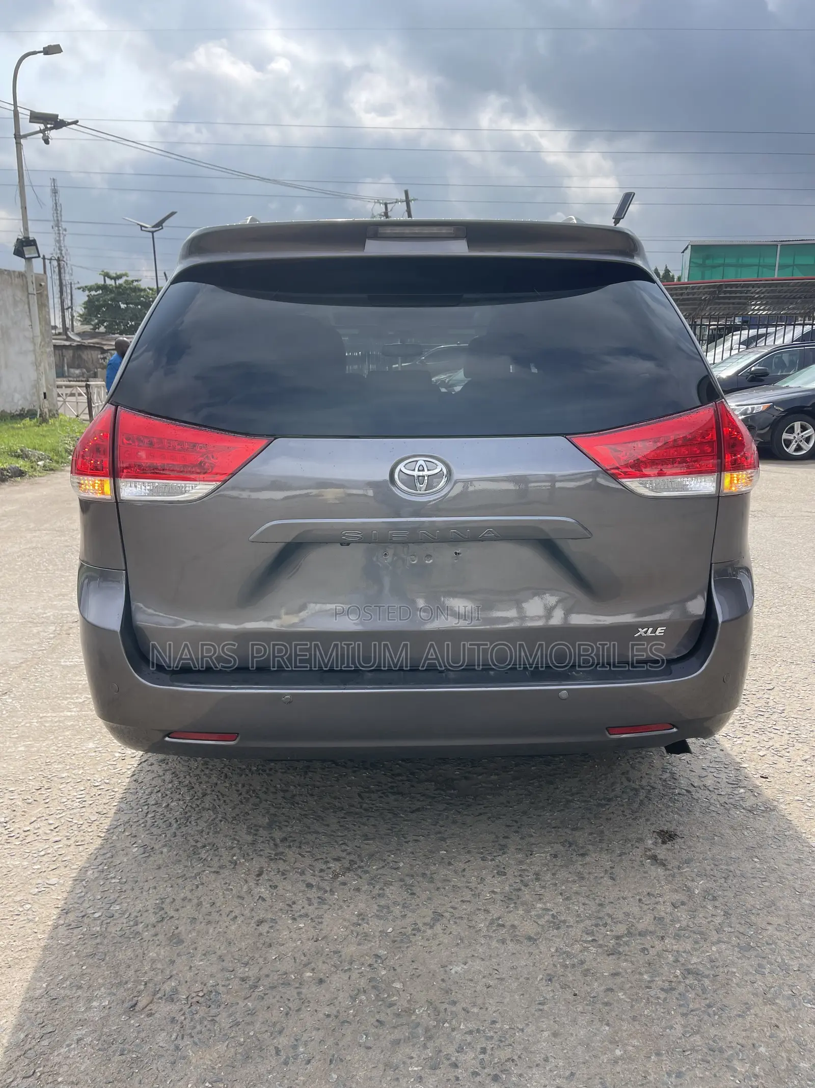 Toyota Sienna XLE 8-Passenger 4dr Minivan (3.5L 6cyl 6A) 2014 Gray