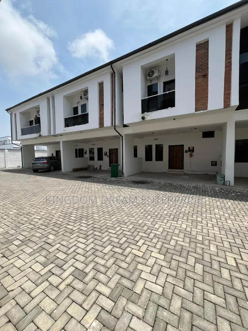 4bdrm Duplex in Harris Drive Vgc for rent