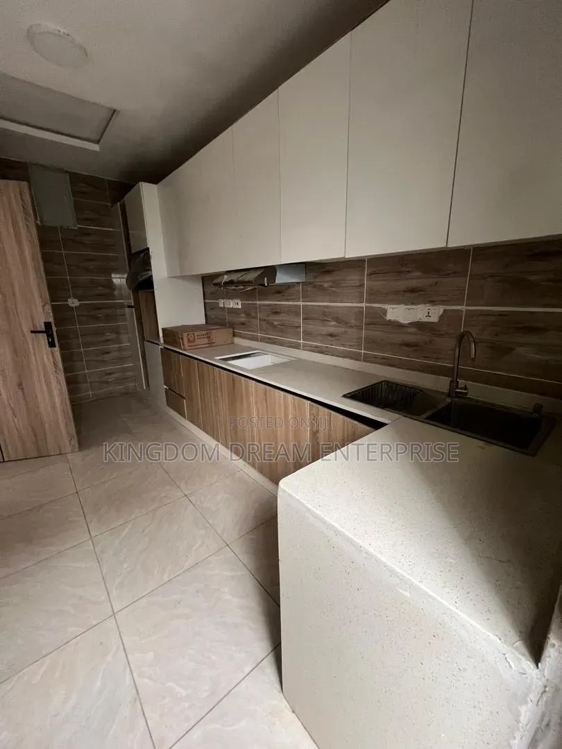 4bdrm Duplex in Harris Drive Vgc for rent