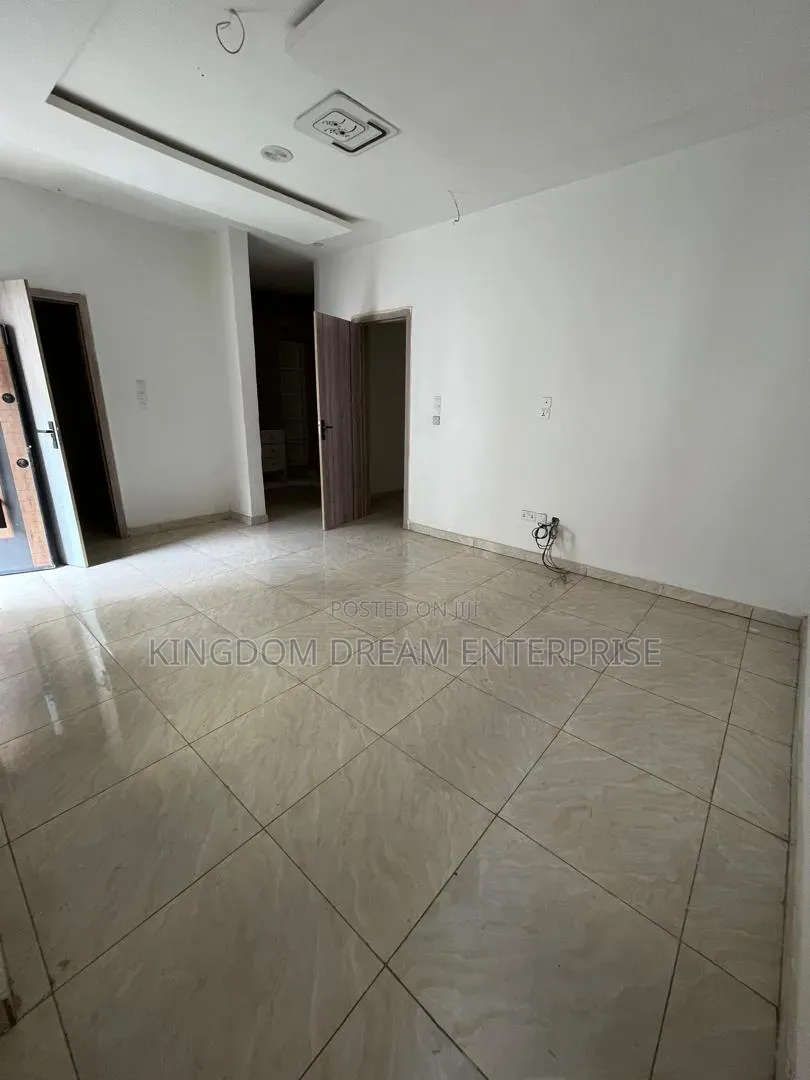 4bdrm Duplex in Harris Drive Vgc for rent