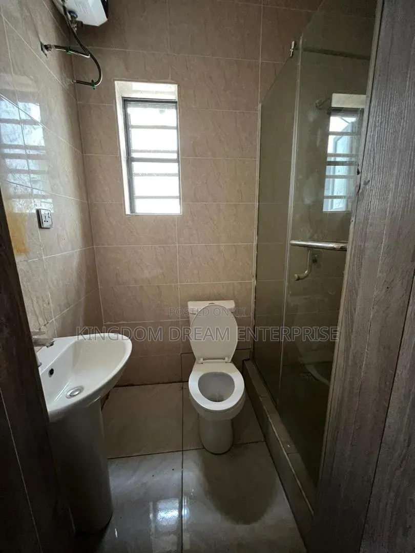 4bdrm Duplex in Harris Drive Vgc for rent