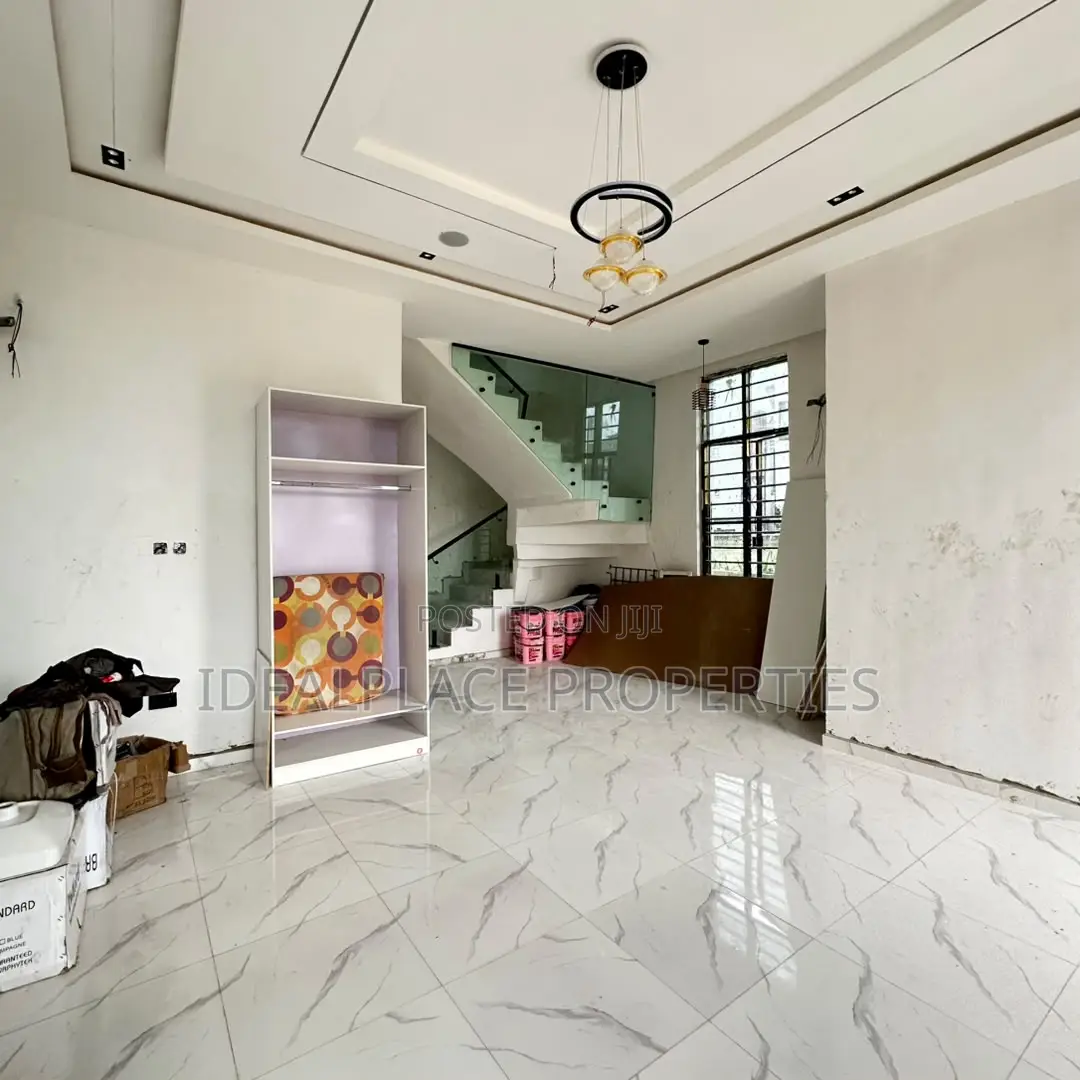 5bdrm Duplex in Sangotedo for sale