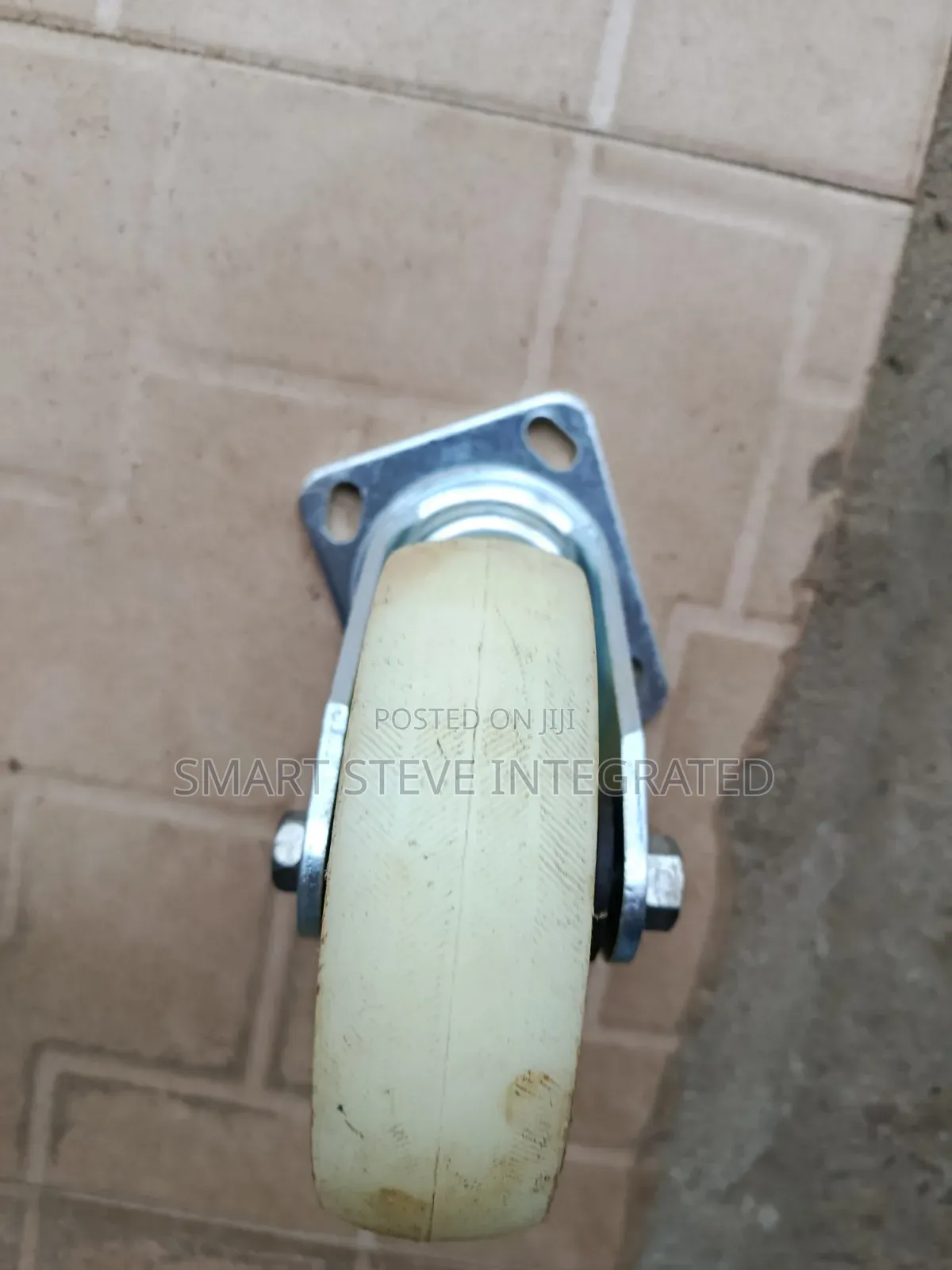 Heavy-Duty Industrial Swivel Castor Wheel With a White Nylon