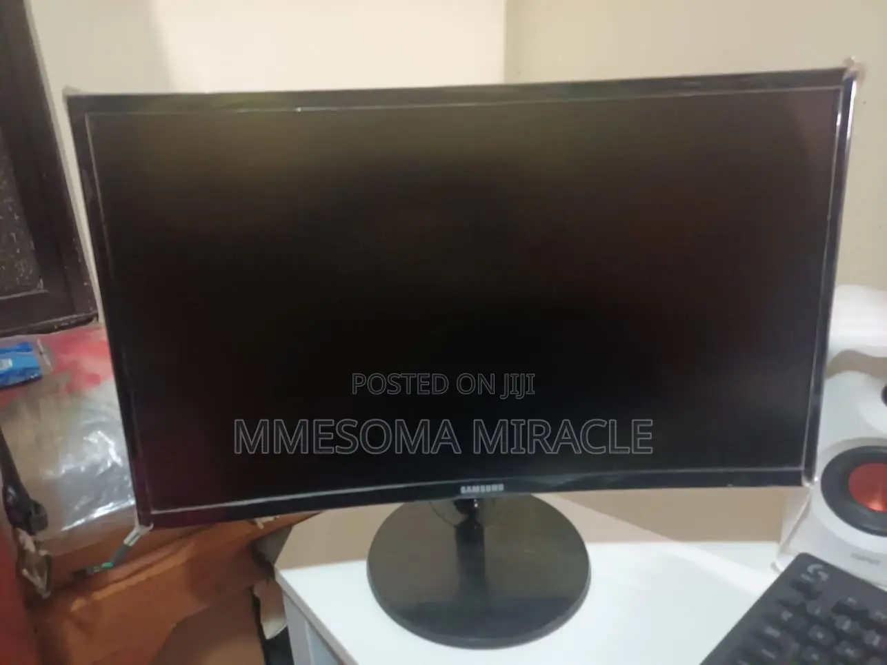 Samsung CF390 Series 27 Inches FHD 1920x1080 Frameless Curved Monitor