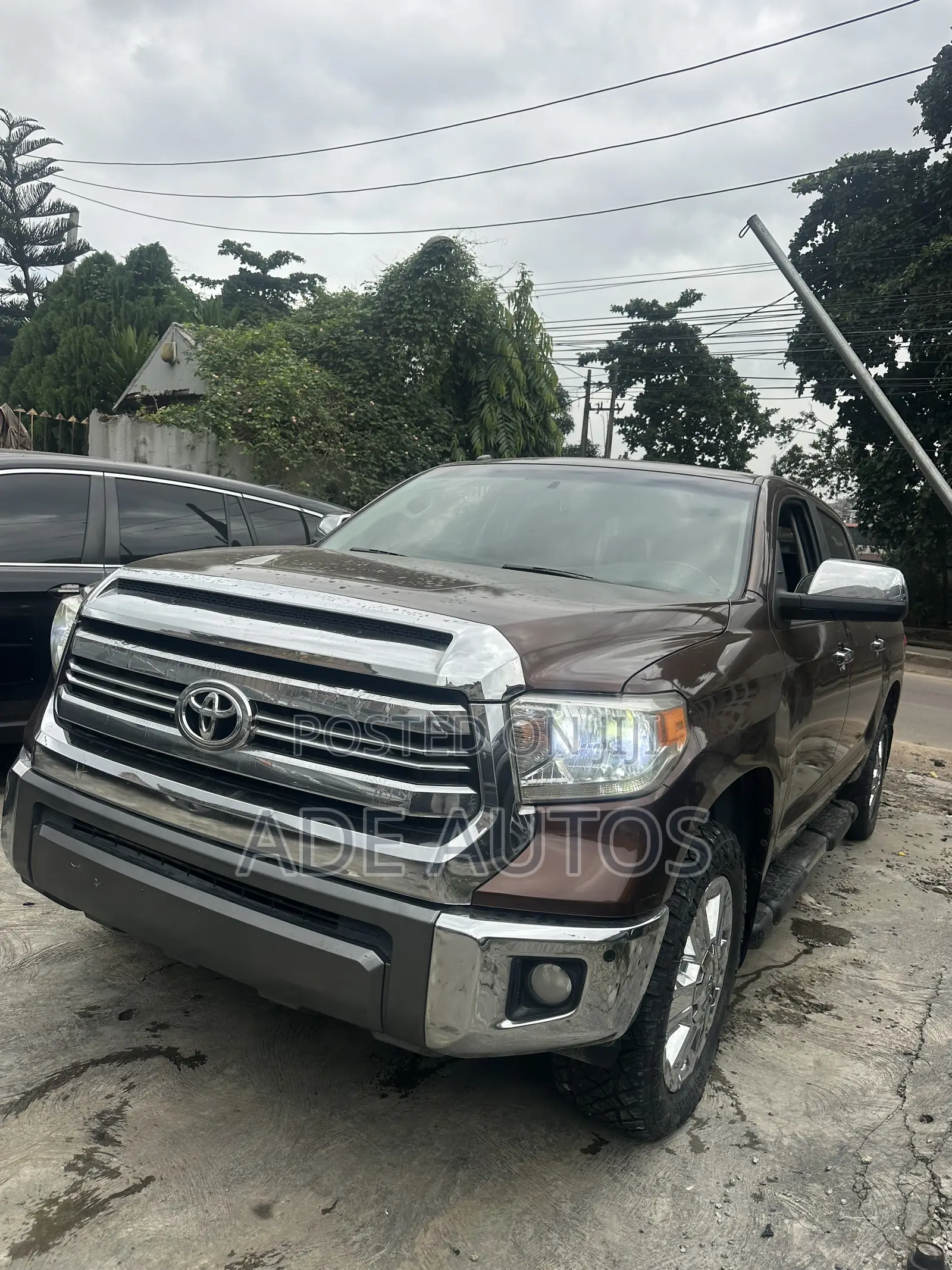 Toyota Tundra 1794 5.7L V8 4x4 CrewMax 5.6 ft. box 145.7 in. WB 2016