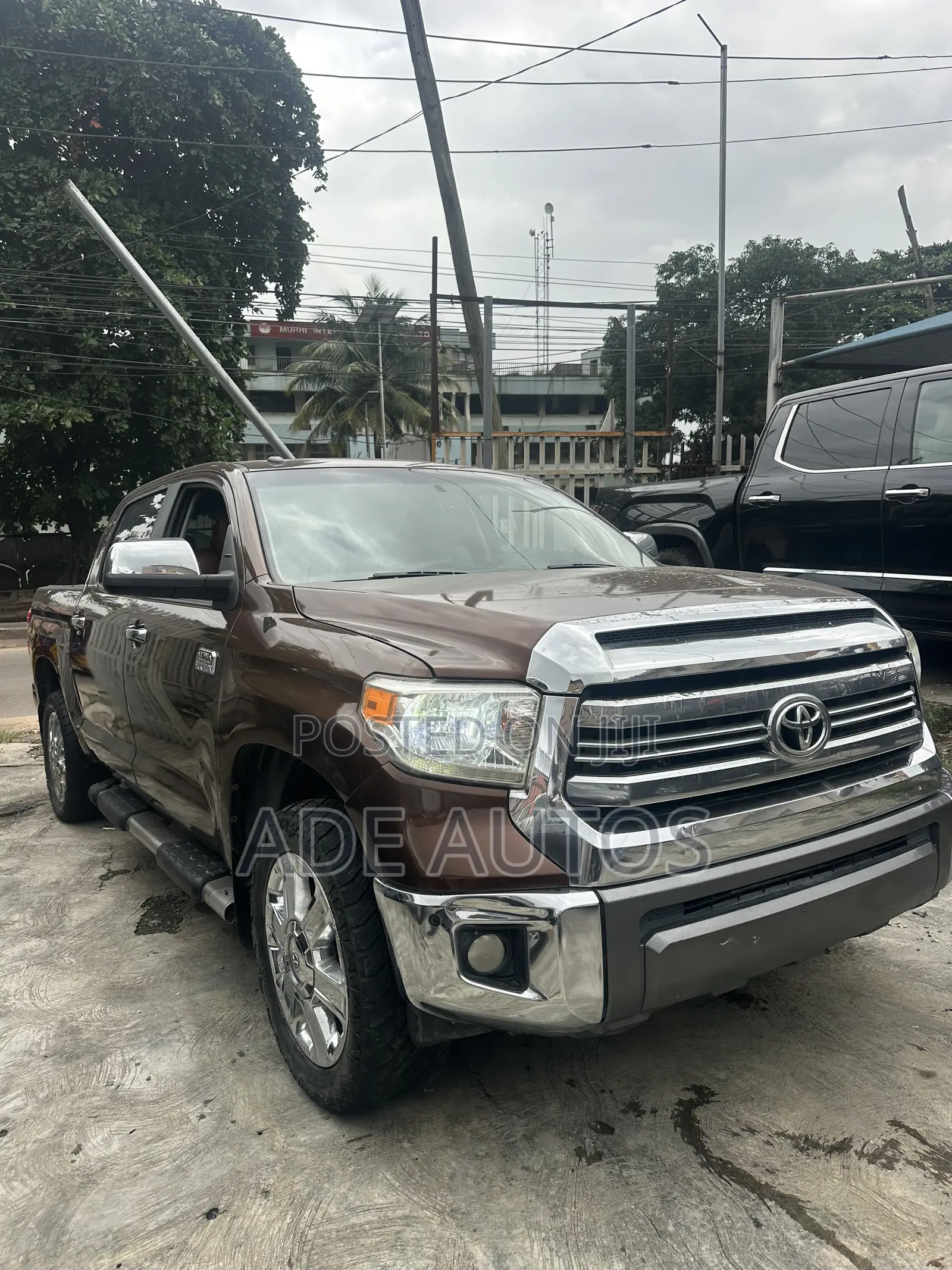 Toyota Tundra 1794 5.7L V8 4x4 CrewMax 5.6 ft. box 145.7 in. WB 2016