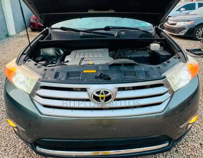 Toyota Highlander Limited 2012 Gray