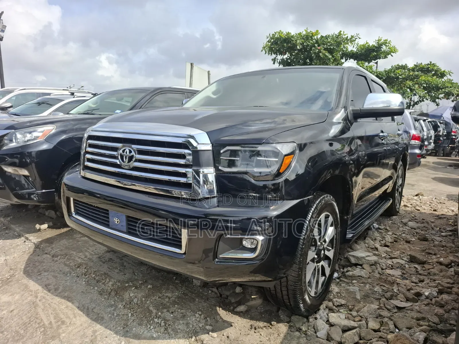 Toyota Sequoia Platinum 4dr SUV 4WD (5.7L 8cyl 6A) 2016 Black