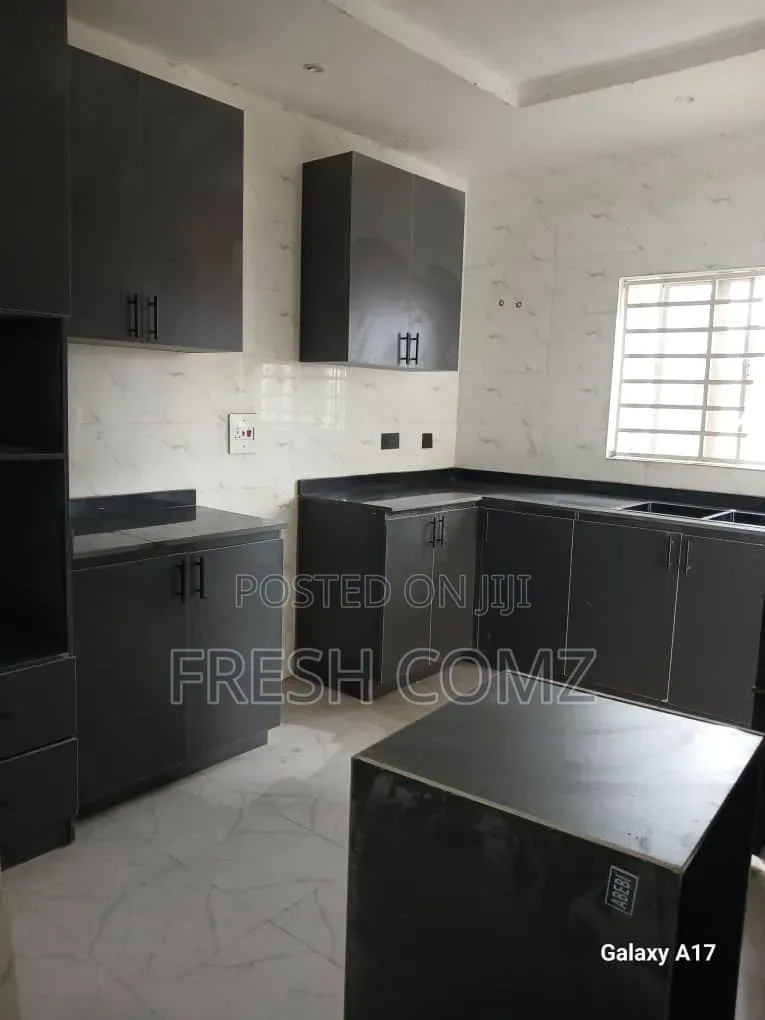 3bdrm Apartment in Idowu Estate, Ado / Ajah for rent