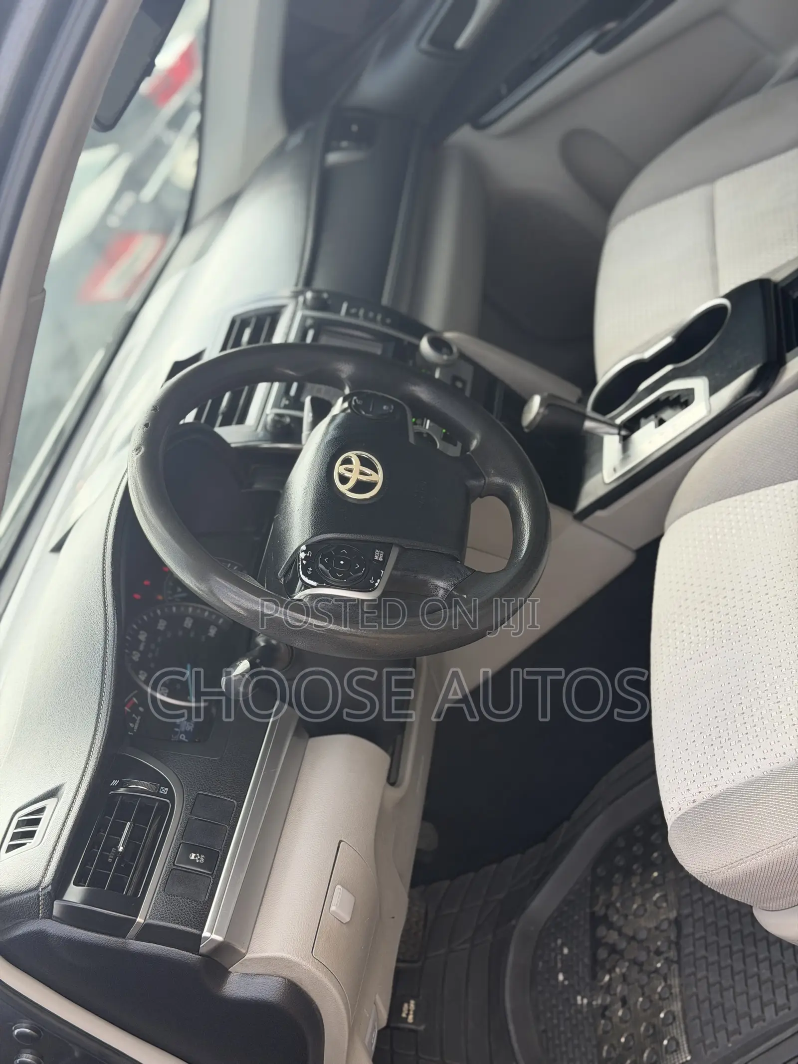 Toyota Camry LE 4dr Sedan (2.5L 4cyl 6A) 2013 Gray