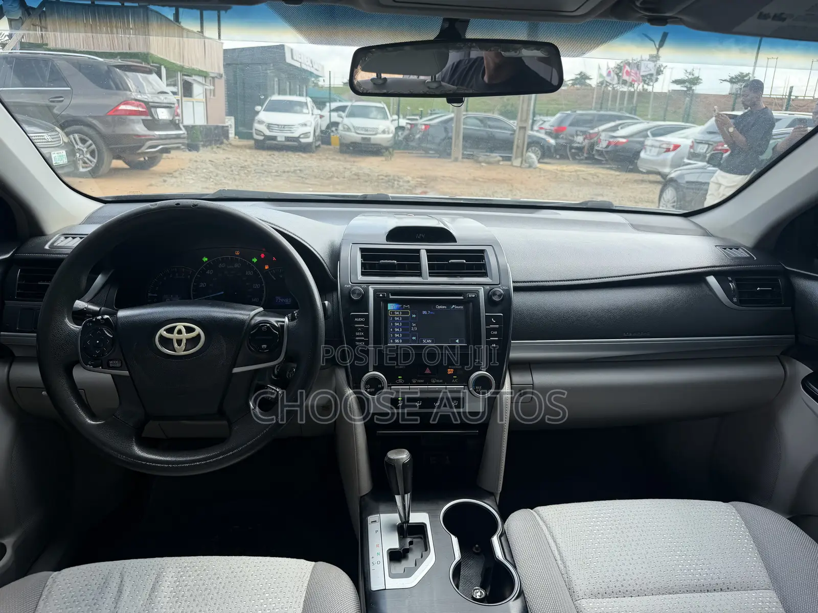Toyota Camry LE 4dr Sedan (2.5L 4cyl 6A) 2013 Gray