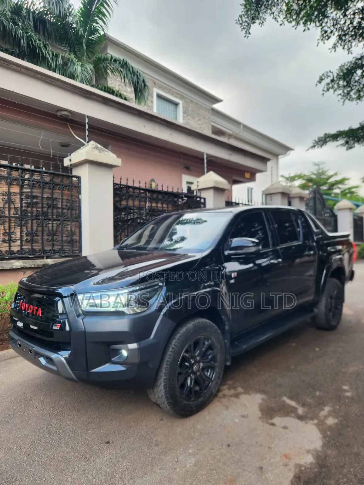 Toyota Hilux 2024 Black
