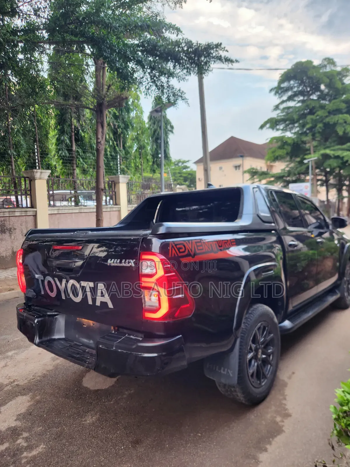 Toyota Hilux 2024 Black
