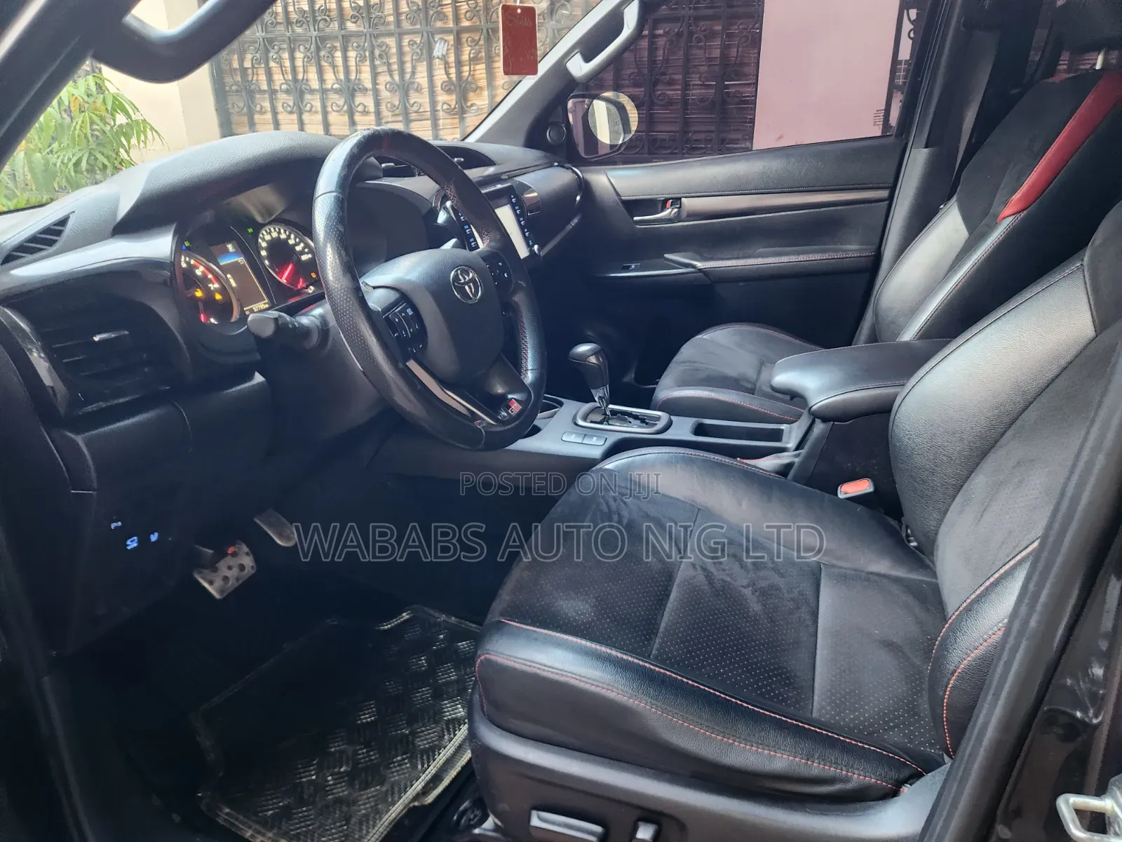 Toyota Hilux 2024 Black