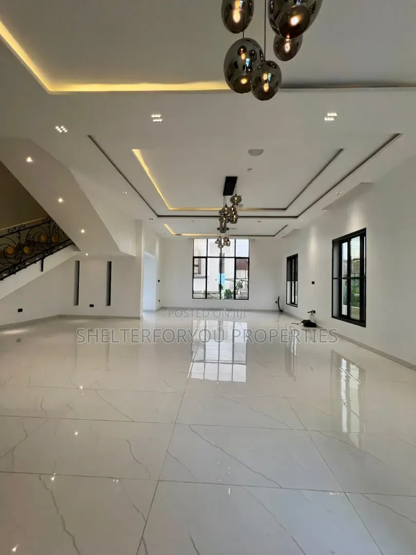 6bdrm Duplex in Chevron for sale