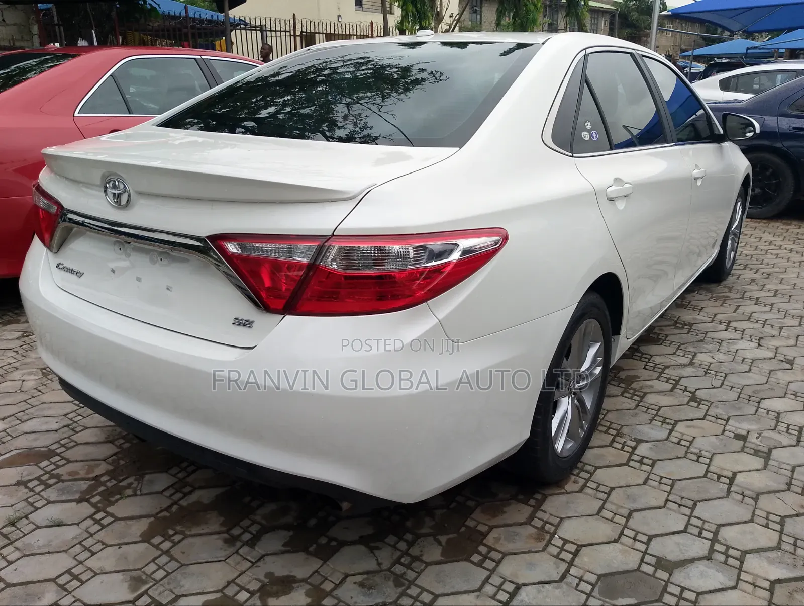 Toyota Camry SE 4dr Sedan (2.5L 4cyl 6A) 2017 White