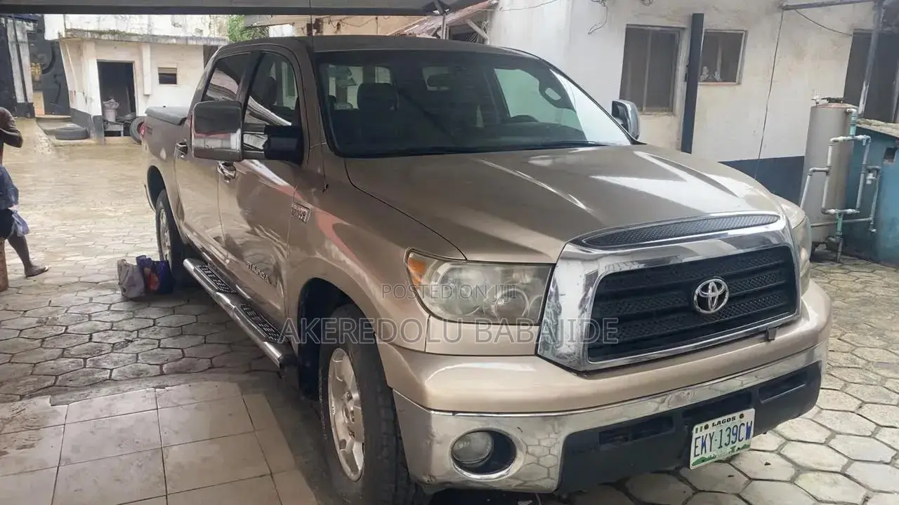 Toyota Tundra 2010 Silver