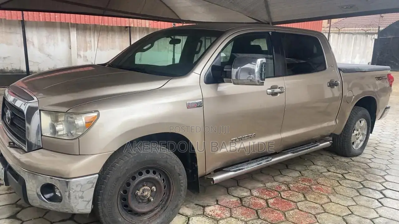 Toyota Tundra 2010 Silver