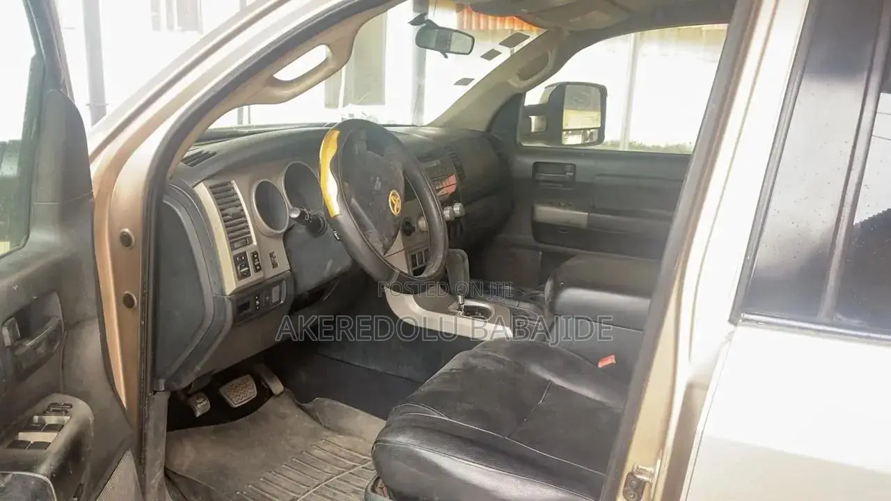 Toyota Tundra 2010 Silver