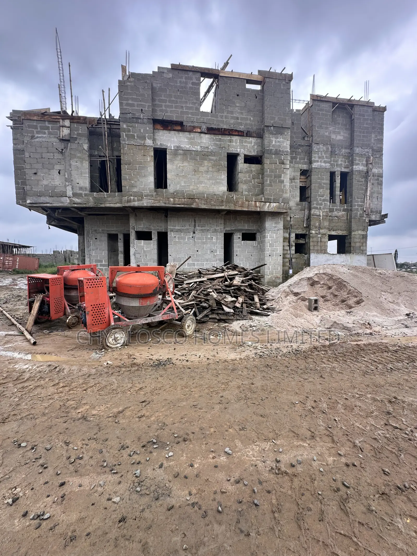 5bdrm Duplex in 08 Garden Garden, New Layout for sale
