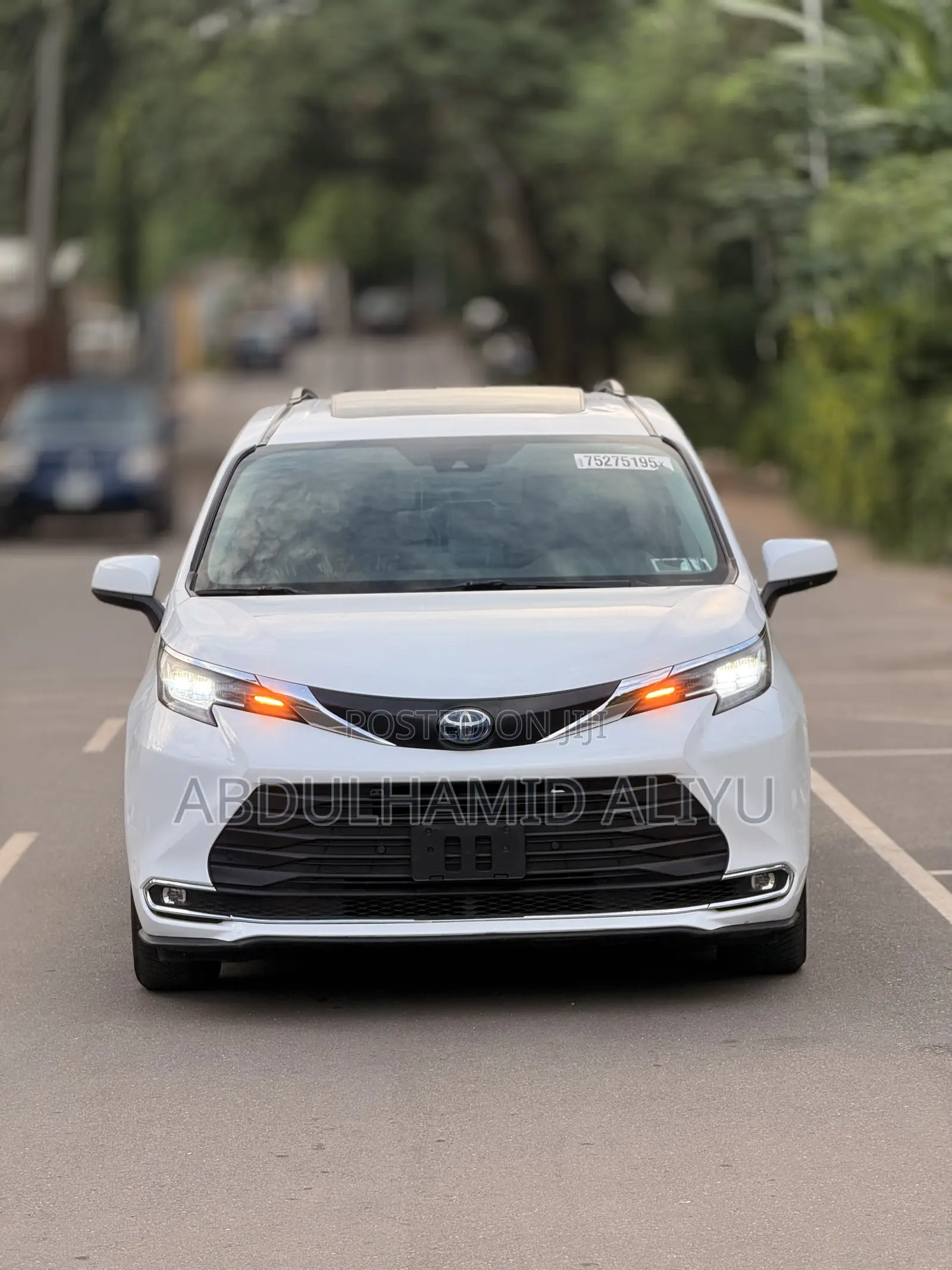 Toyota Sienna XLE 7-Passenger 2021 White