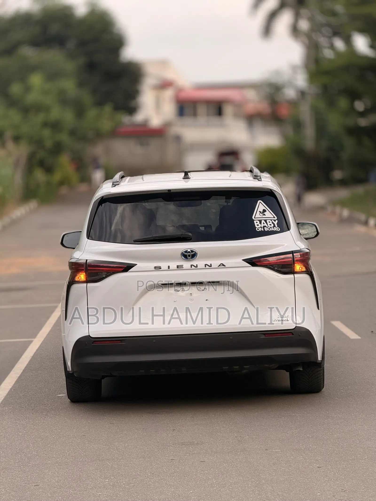 Toyota Sienna XLE 7-Passenger 2021 White