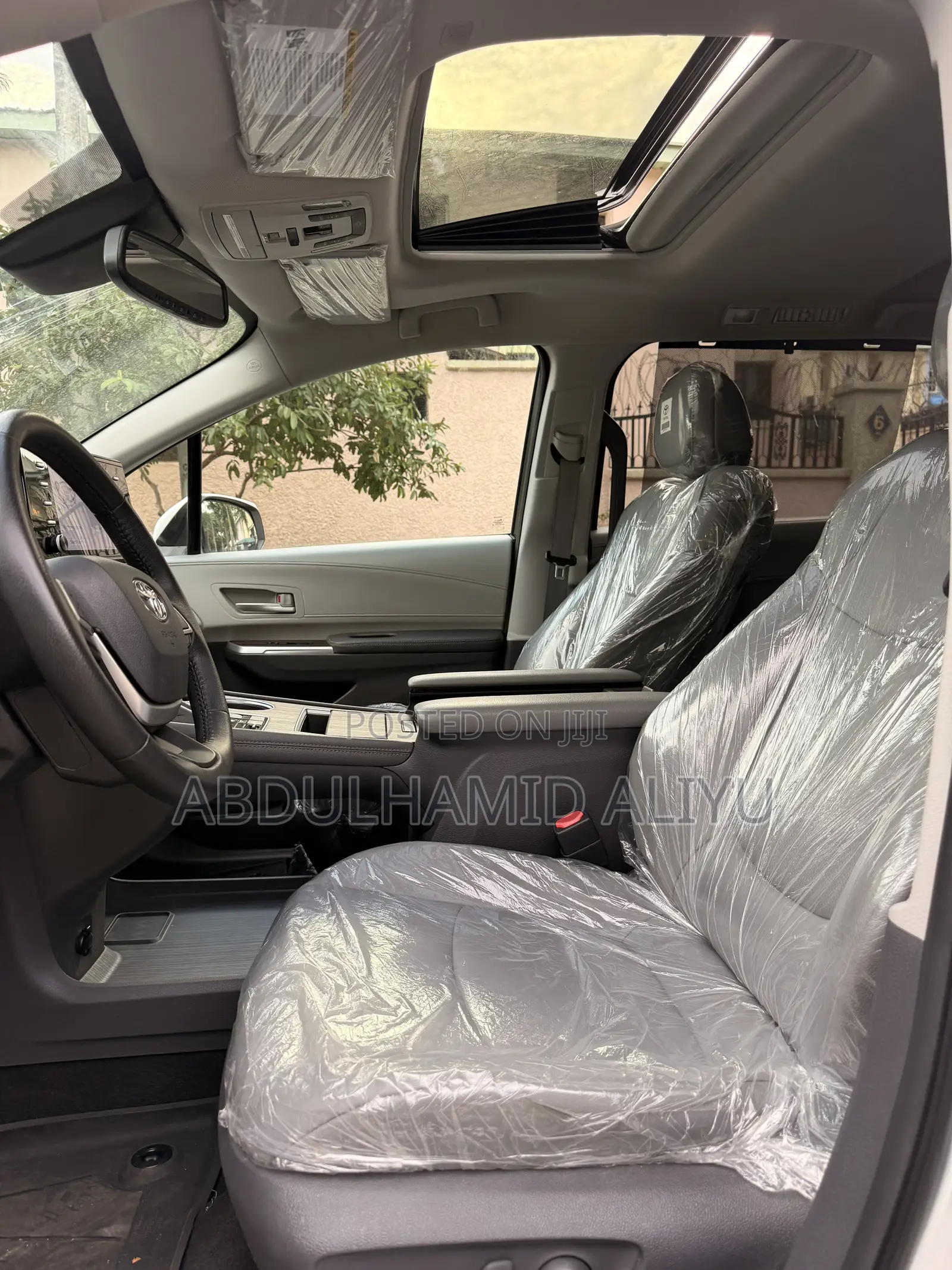 Toyota Sienna XLE 7-Passenger 2021 White