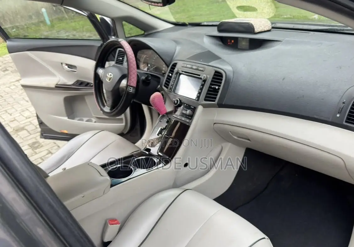 Toyota Venza V6 2010 Gray