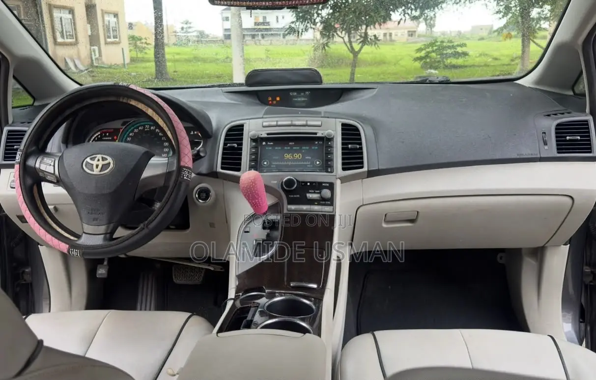 Toyota Venza V6 2010 Gray