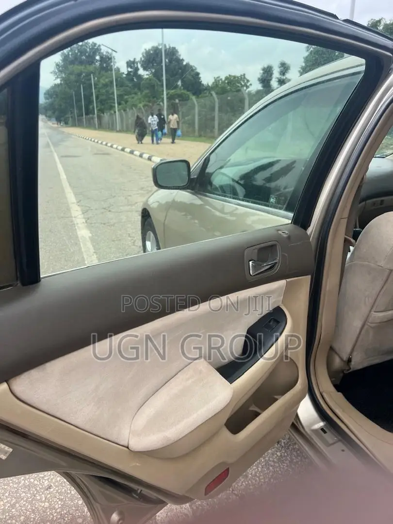 Honda Accord 2005 Gold