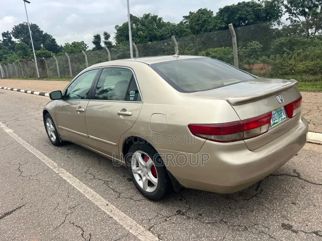 Honda Accord 2005 Gold