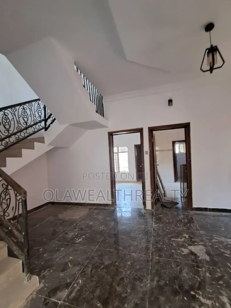 4bdrm Duplex in Akobo for rent