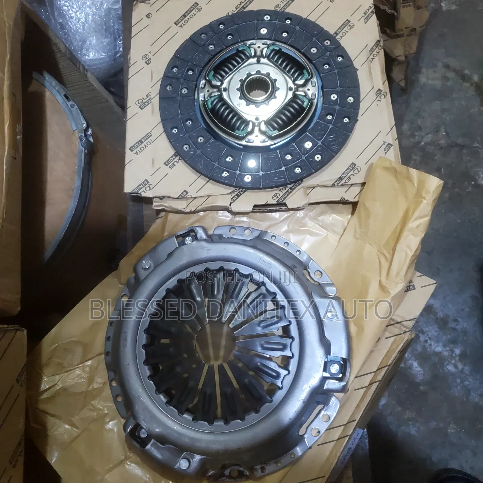 Clutch Disc and Plate of Toyota Hilux, Prado and Haice 2TR Engine