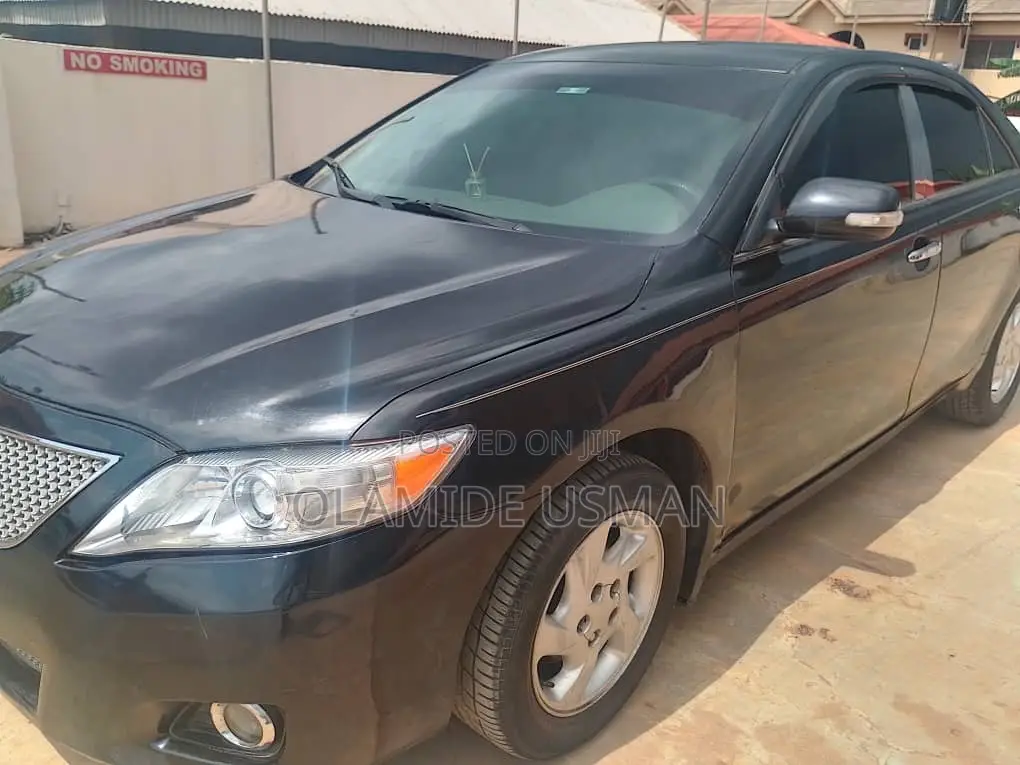Toyota Camry LE 4dr Sedan (2.5L 4cyl 6A) 2011 Black