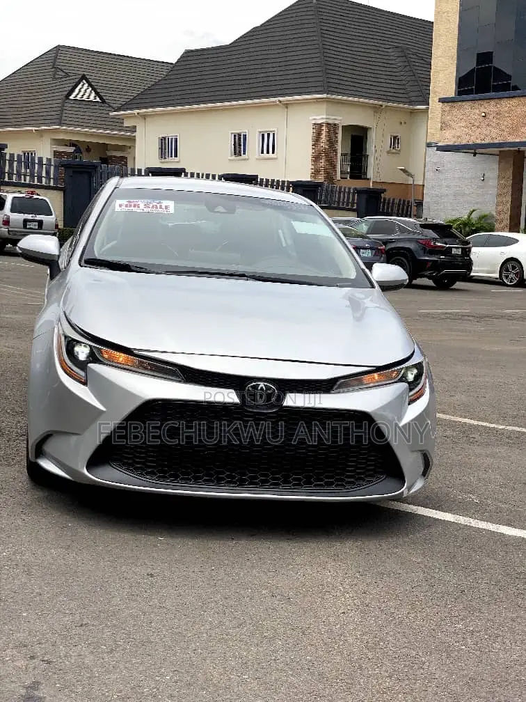 Toyota Corolla LE 2021 Silver
