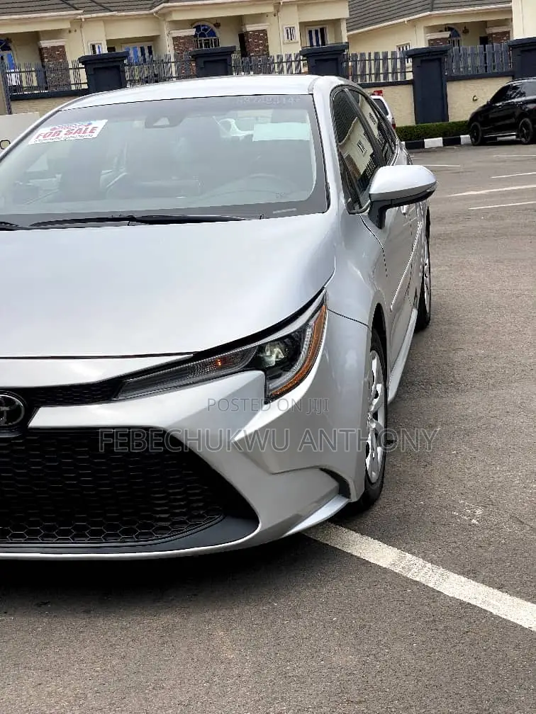 Toyota Corolla LE 2021 Silver