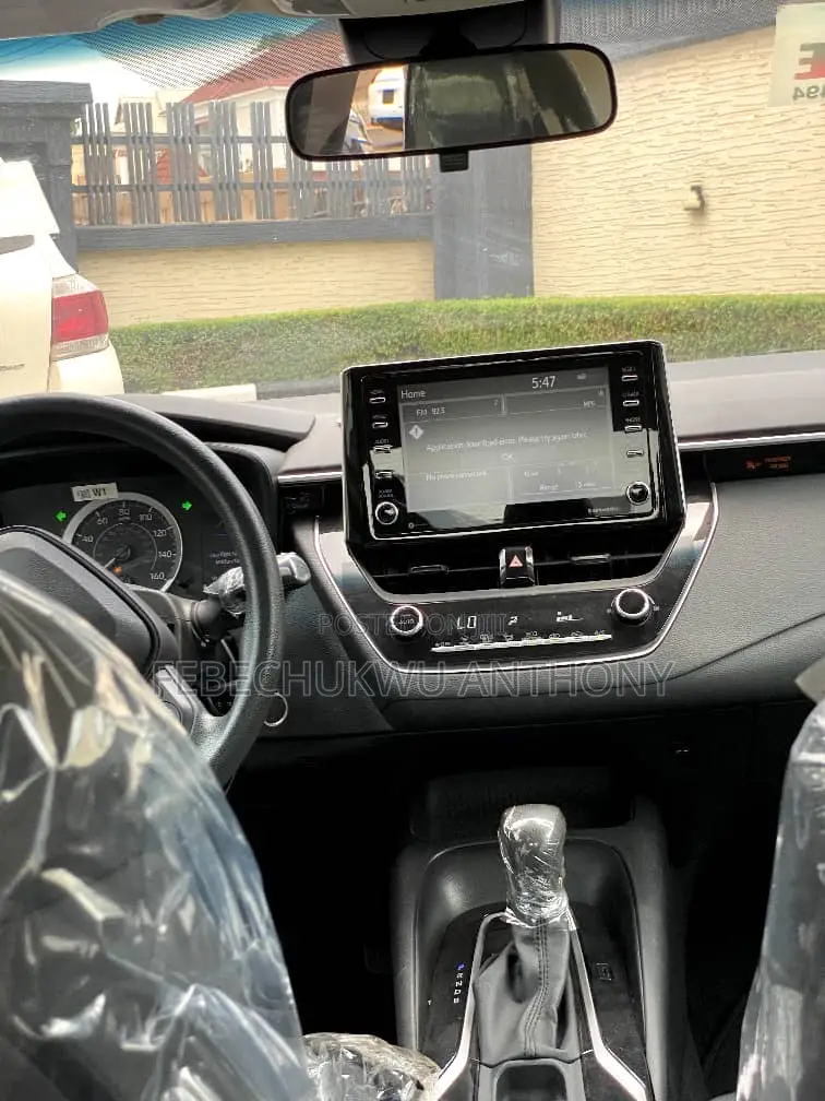 Toyota Corolla LE 2021 Silver