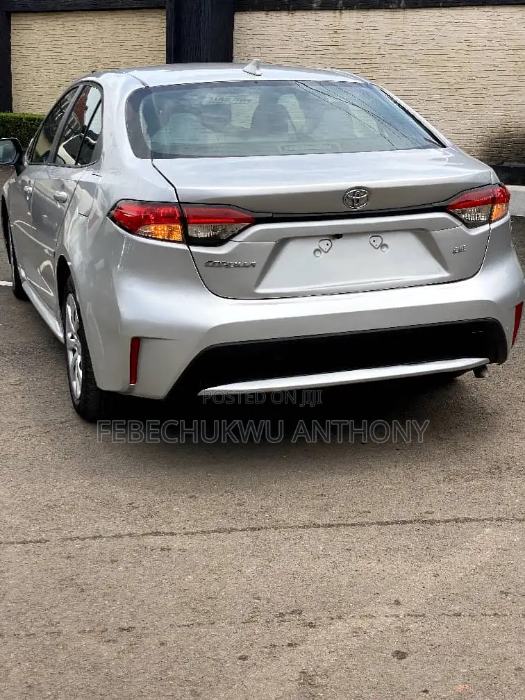 Toyota Corolla LE 2021 Silver
