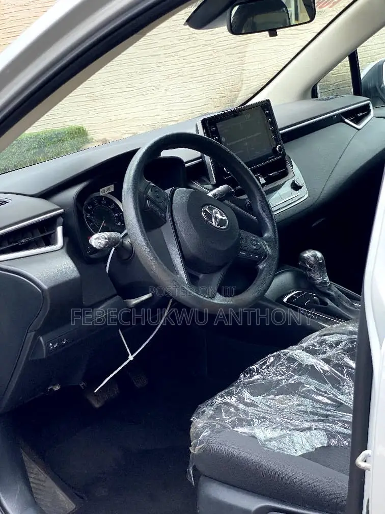 Toyota Corolla LE 2021 Silver