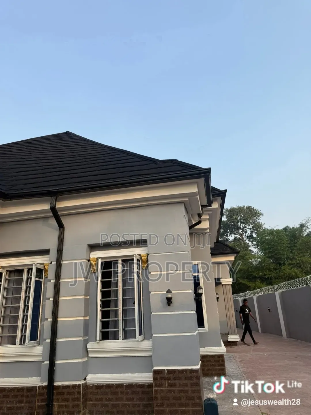4bdrm Bungalow in Iyi Azi Land, Njikoka for sale